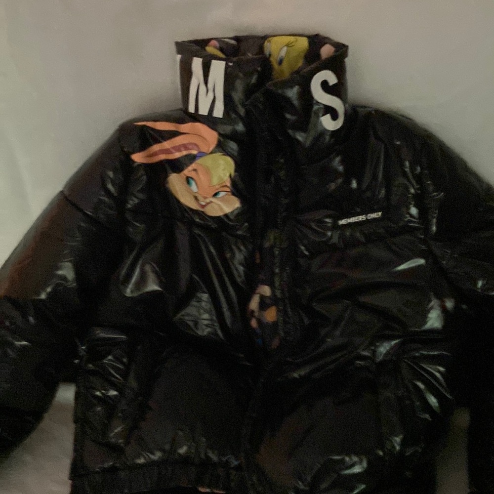 small, members only looney tunes zip up puffer jacket.